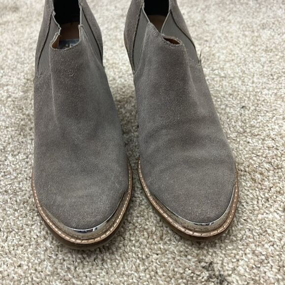 Dolce Vita Gray Faux Suede Boho Western Ankle Bootie Women's size 7.5 - Picture 5 of 9